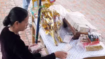 Hà Nội yêu cầu chấm dứt dịch vụ đổi tiền lẻ tại lễ hội