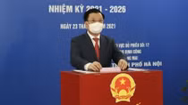 Bí thư Thành uỷ Hà Nội kiểm tra công tác bầu cử tại quận Hoàn Kiếm, Đống Đa