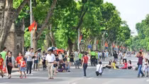  Không gian phố đi bộ quanh hồ Hoàn Kiếm hoạt động trở lại sau hơn 3 tháng tạm dừng