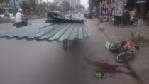 Khởi tố 2 vụ án xe thô sơ chở tôn làm chết người