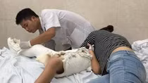  Đình chỉ Hiệu trưởng và Hiệu phó trường tiểu học Nam Trung Yên