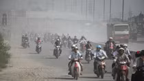 Ô nhiễm ở mức nguy hại, người già và trẻ nhỏ không nên ra đường