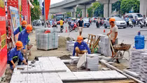 Chủ tịch Hà Nội yêu cầu làm rõ chất lượng đá lát vỉa hè
