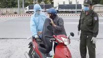 Người phụ nữ đi từ TP Hồ Chí Minh sang Bình Dương để…đổ xăng!