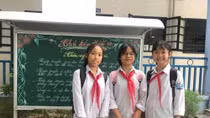 Biểu dương 3 nữ sinh lớp 8 trả lại 50 triệu đồng cho người đánh mất