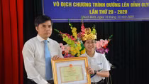 Tặng Bằng khen của Bộ trưởng Bộ GD&ĐT cho quán quân Đường lên đỉnh Olympia