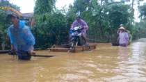 Lũ chồng lũ ở Hà Tĩnh: Khó khăn thêm chồng chất