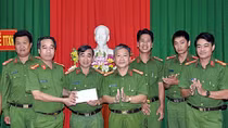Khen thưởng vụ điều tra, bắt giữ toán cướp hung hãn ở Quảng Nam