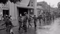 Hình ảnh "Lớp lớp đoàn quân tiến về" tiếp quản Thủ đô 10-10-1954