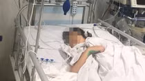 Cảm phục bé gái bị đứt lìa chân nhưng vẫn lo cho sức khoẻ của mẹ