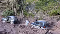 Kỷ niệm ngủ rừng và pha lùi xe 2km tại ngã ba biên giới