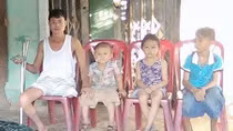 Cuộc sống cơ cực, bất hạnh đến nhói lòng của cặp vợ chồng chỉ có... một chân