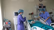 Bác sĩ ngạt thở cấp cứu người bị TNGT và “ma men” trong dịp Tết