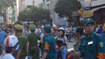 Hàng trăm cán bộ Công an đẫm mồ hôi bảo vệ lễ hội Tết Nguyên Tiêu ở Chợ Lớn