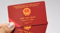 2 phóng viên bị thu hồi thẻ nhà báo