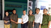 Ấm lòng cán bộ chiến sĩ vùng biên giới
