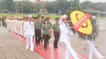 Phụ nữ Công an tiêu biểu báo công dâng Bác