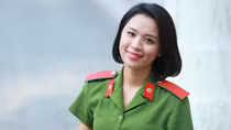 Nữ thủ khoa đầu tiên của ĐH PCCC được phong quân hàm Trung úy