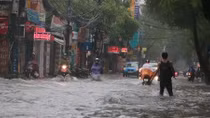 Hà Nội lại thành sông sau hoàn lưu bão số 3