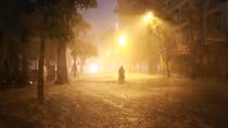 Mưa to, Hà Nội lại "thất thủ" trong biển nước