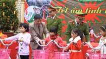 Học viện CSND mang “Tết ấm tình thương” đến bà con huyện Sông Lô