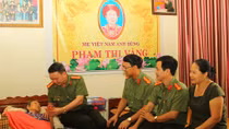 Công an các đơn vị, địa phương tri ân các gia đình chính sách dịp 27-7