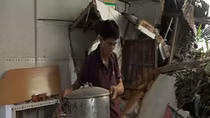 Sạt lở đồi làm 5 căn nhà bị sập