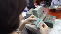 Xử lý nợ: Ngân hàng “khóc ròng” vì thiếu luật