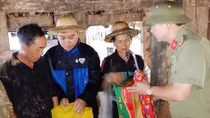 Những hình ảnh xúc động về tình quân - dân nơi tâm lũ quét ở Lai Châu