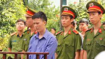 Sát hại "tình địch" vì phát hiện tin nhắn tình cảm trong điện thoại của vợ hờ