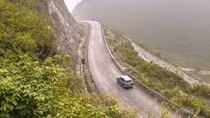 Hãi hùng đối tượng ngáo đá, cướp ô tô khách chạy như điên trên đường