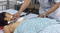 Cứu sống bé gái bị mảnh thủy tinh xuyên thấu ngực