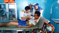 (HY HỮU) Cứu sống một ngư dân trôi dạt 3 ngày đêm trên biển