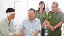 Một cán bộ Công an bị tội phạm chém trọng thương