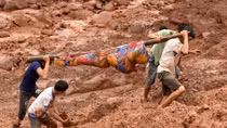 Những hình ảnh nhói lòng ở vùng lũ quét, sạt lở đất
