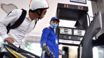 Xăng lại tăng giá từ 15h chiều nay (18-2)