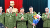 Khen thưởng các tập thể, cá nhân lập công xuất sắc