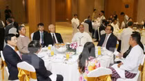 Tổng Bí thư gặp các doanh nghiệp hàng đầu Việt Nam và Myanmar