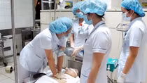 Vụ nghi sốc phản vệ chạy thận nhân tạo ở Hòa Bình: 45 phút kinh hoàng