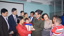 Báo CAND mang yêu thương đến với người bệnh