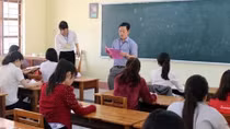 Giám thị được yêu cầu... không mặc váy khi coi thi (?)