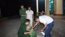 Nam thanh niên vận chuyển 76 kg thuốc nổ TNT vào khu vực biên giới