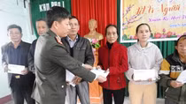 Trao quà Tết tặng các gia đình cựu TNXP có hoàn cảnh khó khăn