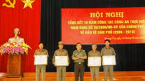 Khen thưởng tập thể, cá nhân có thành tích trong công tác bảo vệ dân phố