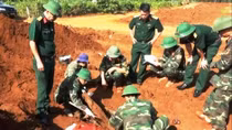 Phát hiện, cất bốc 11 bộ hài cốt liệt sĩ ở Nông trường Dốc Miếu