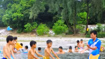 Dạy bơi miễn phí cho trẻ em vùng trũng
