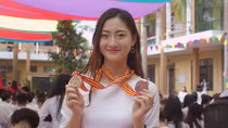 Loạt thành tích học tập khủng của Hoa hậu Lương Thùy Linh