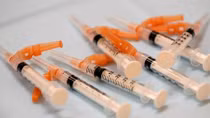 Các nước giàu dự trữ thừa hơn 1 tỷ liều vaccine COVID-19
