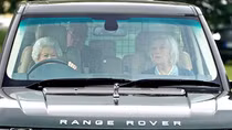 Nữ hoàng Anh tự lái siêu xe Range Rover đi xem đua ngựa