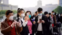 55 nghìn người rời Vũ Hán trong ngày dỡ bỏ phong toả